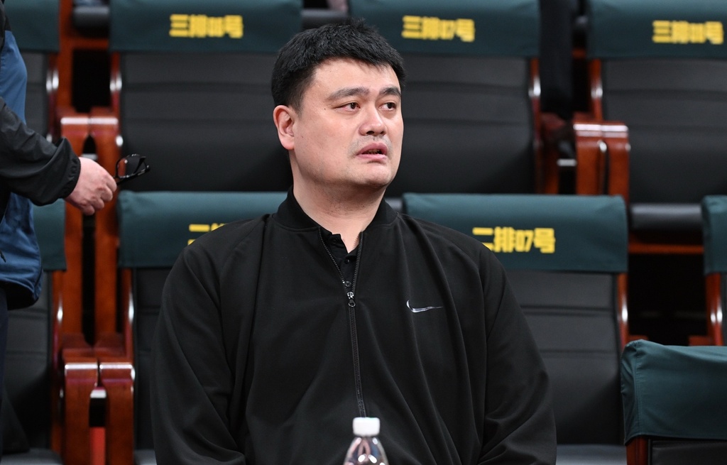 一度登顶热搜！“姚明开始领养老金了”词条暂列第四