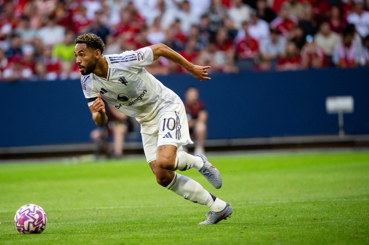 镜报:曼联高层签库尼亚有顾虑,阿莫林研究6个月坚定签他 镜报:曼联高层签库尼亚有顾虑,阿莫林研究6个月坚定签他